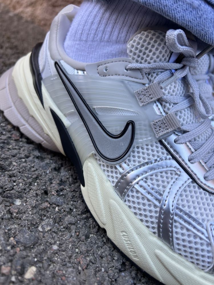 Жіночі кросівки Nike V2K Run