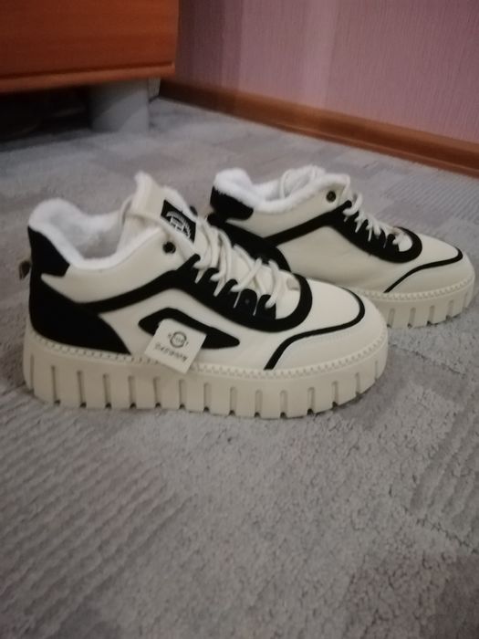 Зимні кросівки, черевики 37-38р