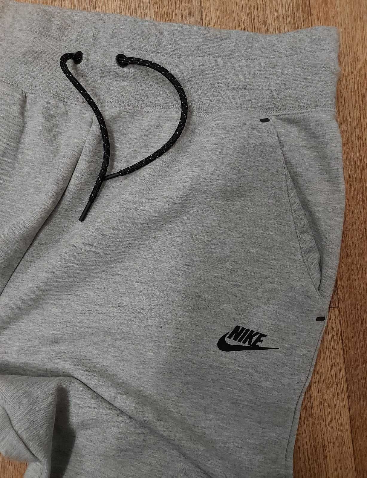 Штаны спортивные Nike tech fleece