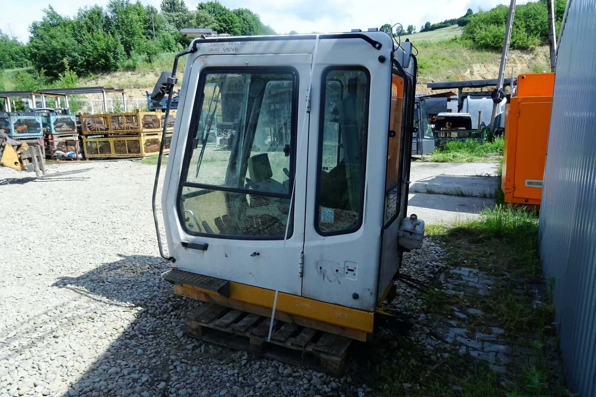Kabina do koparki Liebherr R934B. R944. Cabin Liebherr