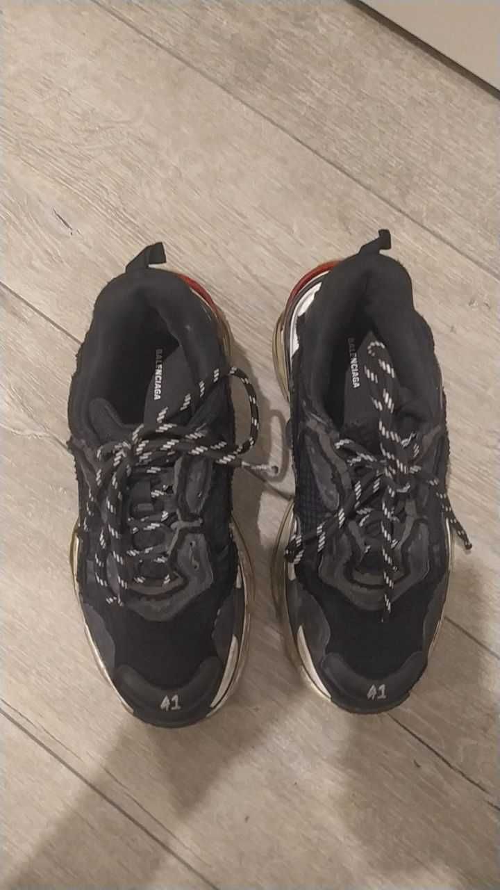 Balenciaga Triple S  R42,5