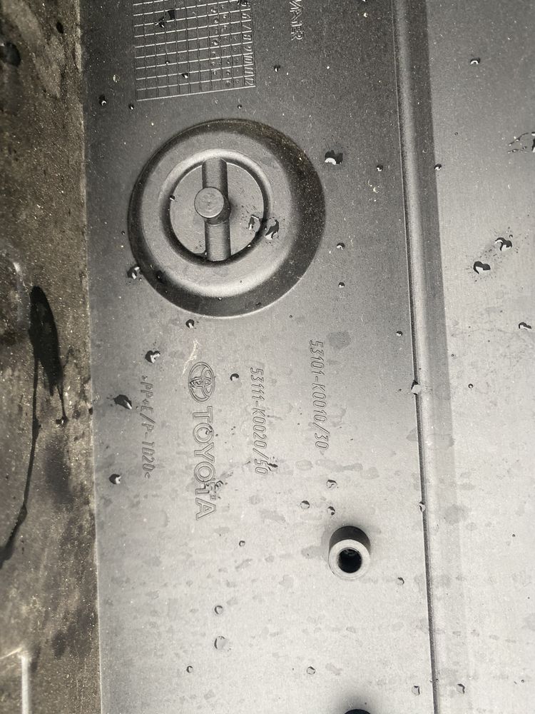 Toyona yaris IV kratka zderzaka grill ładna oryginał 53101-K0010