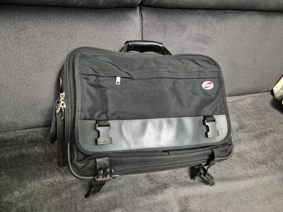 Torba na laptopa dużą ilością kieszonek duża solidna