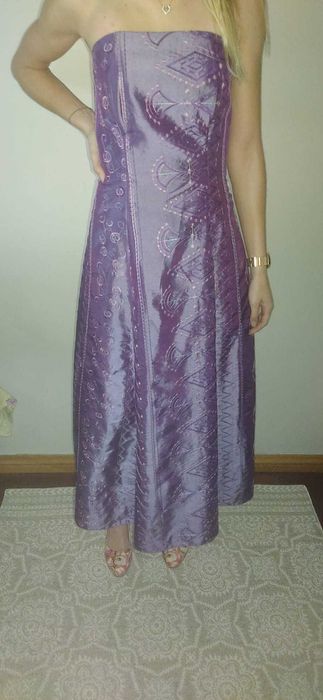 Vestido para cerimónia com echarpe