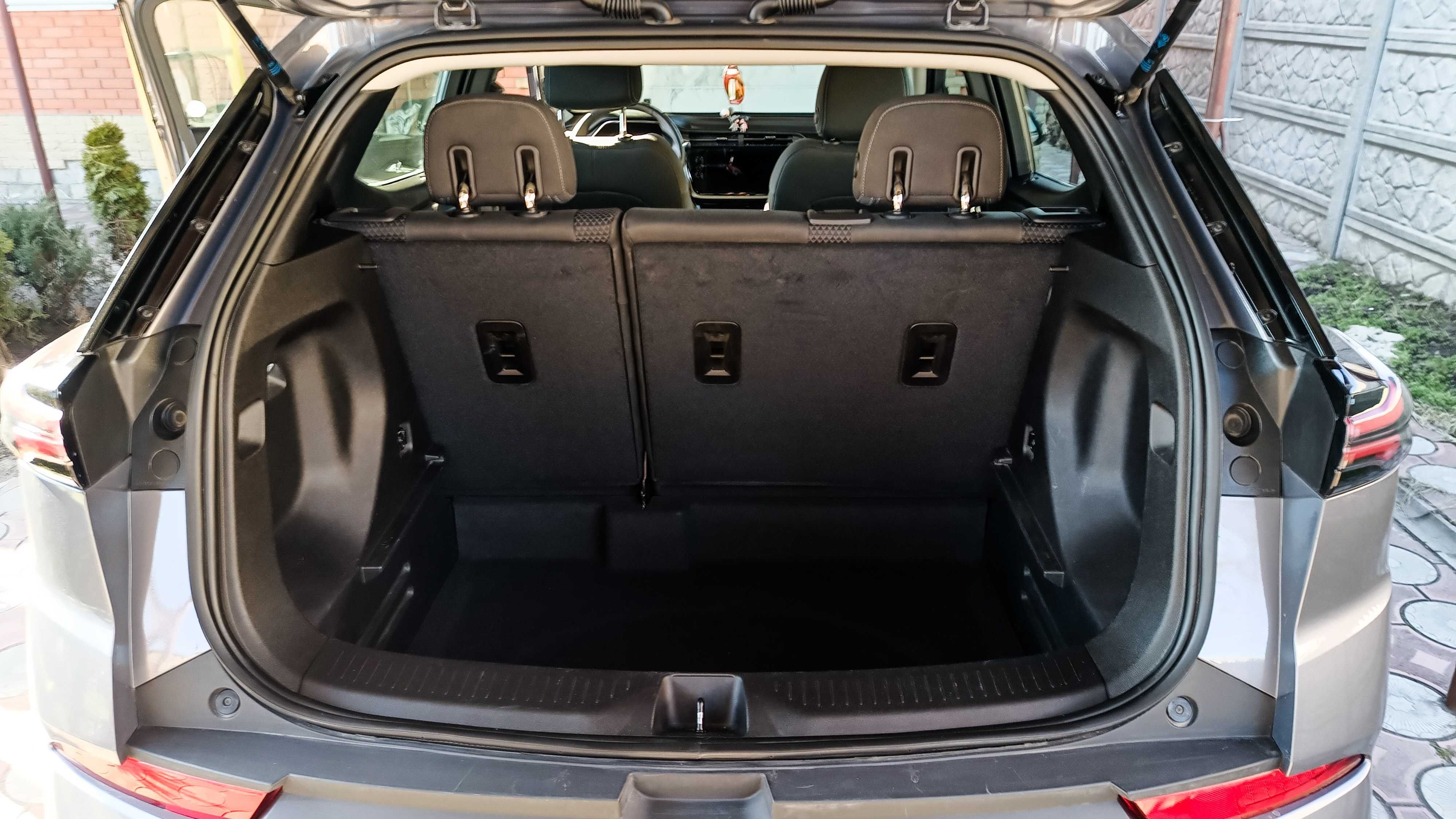 Chevrolet Bolt EUV 2023р новий сімейний хачбек універсал кросовер