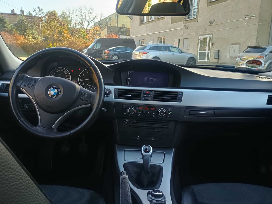 Bmw 318i E91 Kombi 2010r.  Xenon 2 x szyberdach  2,0 143KM