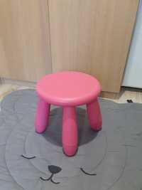 Krzeselko Ikea Mammut dziecięce krzeslo różowe taboret ikea