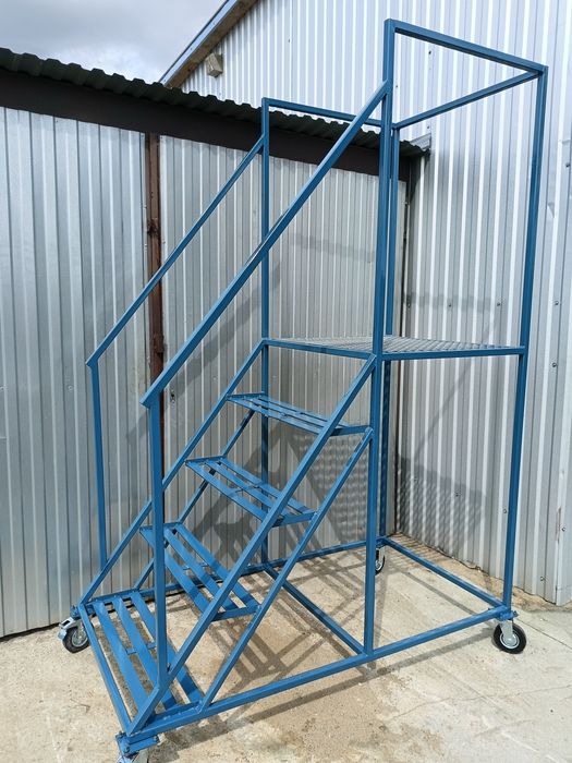 Schody magazynowe jezdne