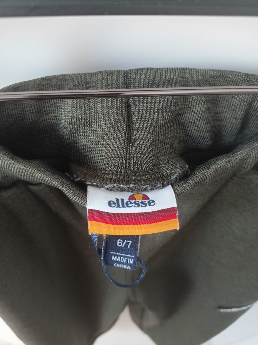 Spodnie dresowe ellesse 6-7 lat 122 khaki