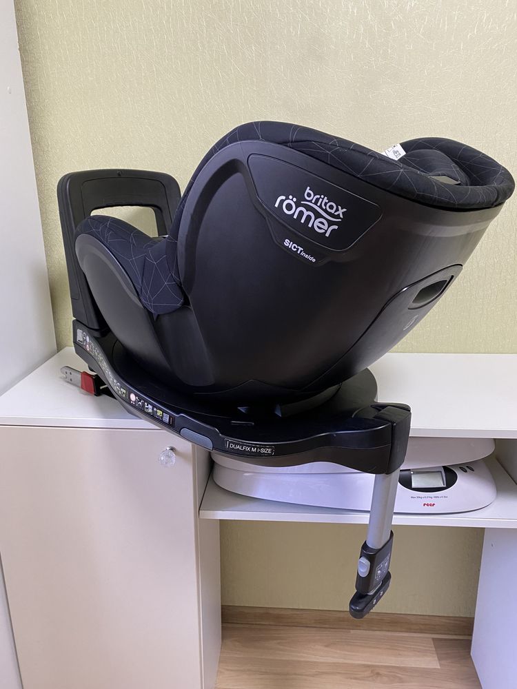 Автокресло поворот на 360 Britax-Romer Dualfix M-I Size с 3мес.до 4лет