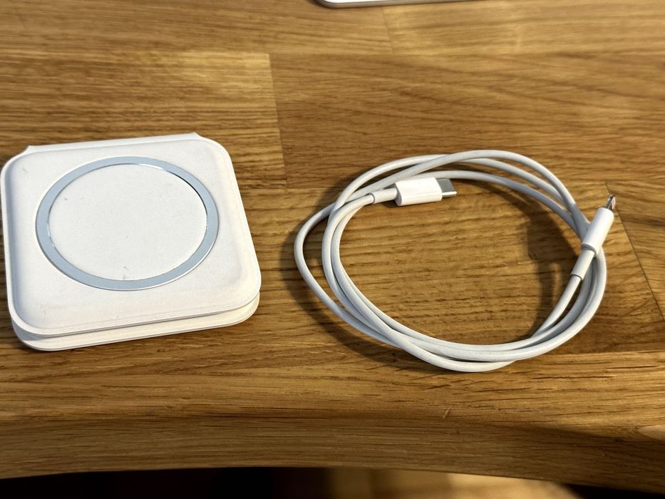 Бездротова зарядка MagSafe Duo (оригінал)
