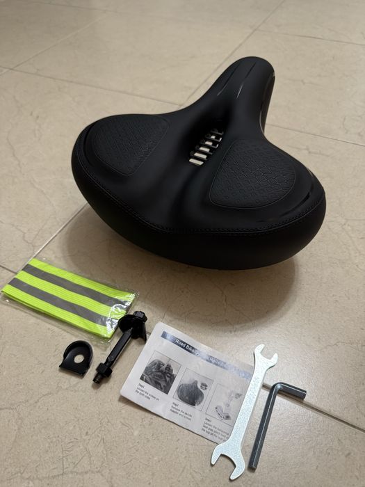 Assento de Bicicleta de Sela de Bicicleta com Suporte Airtag Preto