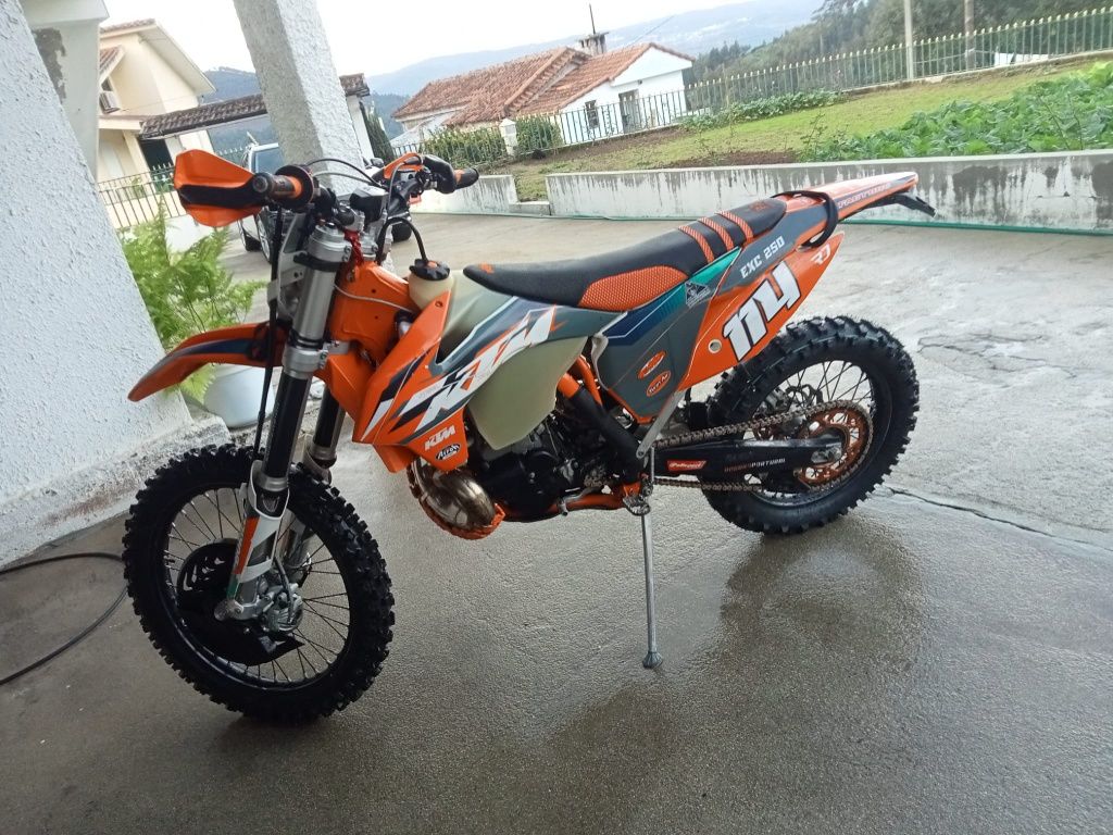 Mota KTM exc em excelente estado