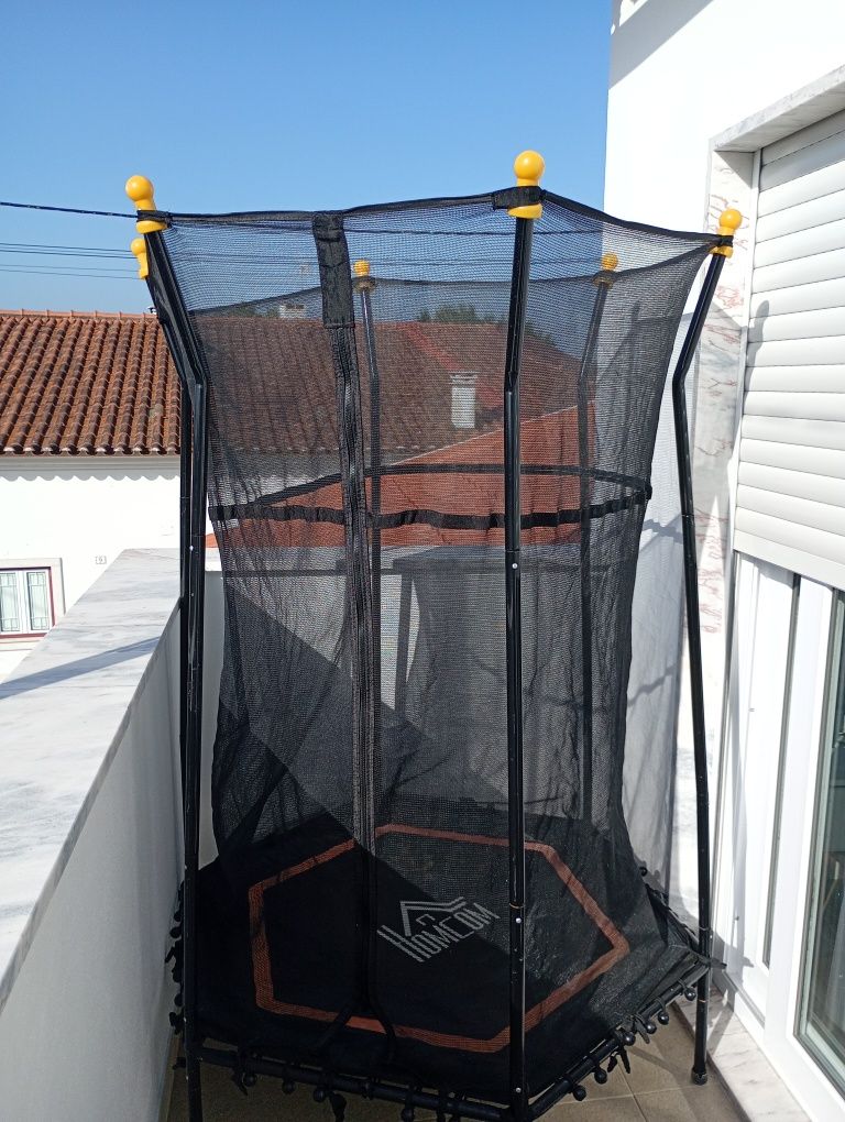 Trampolim para crianças