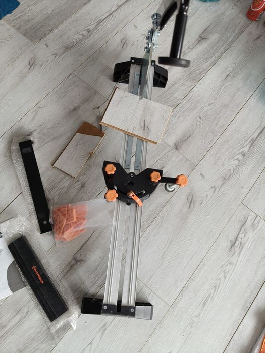 gilotyna do cięcia paneli laminowanych i winylowych