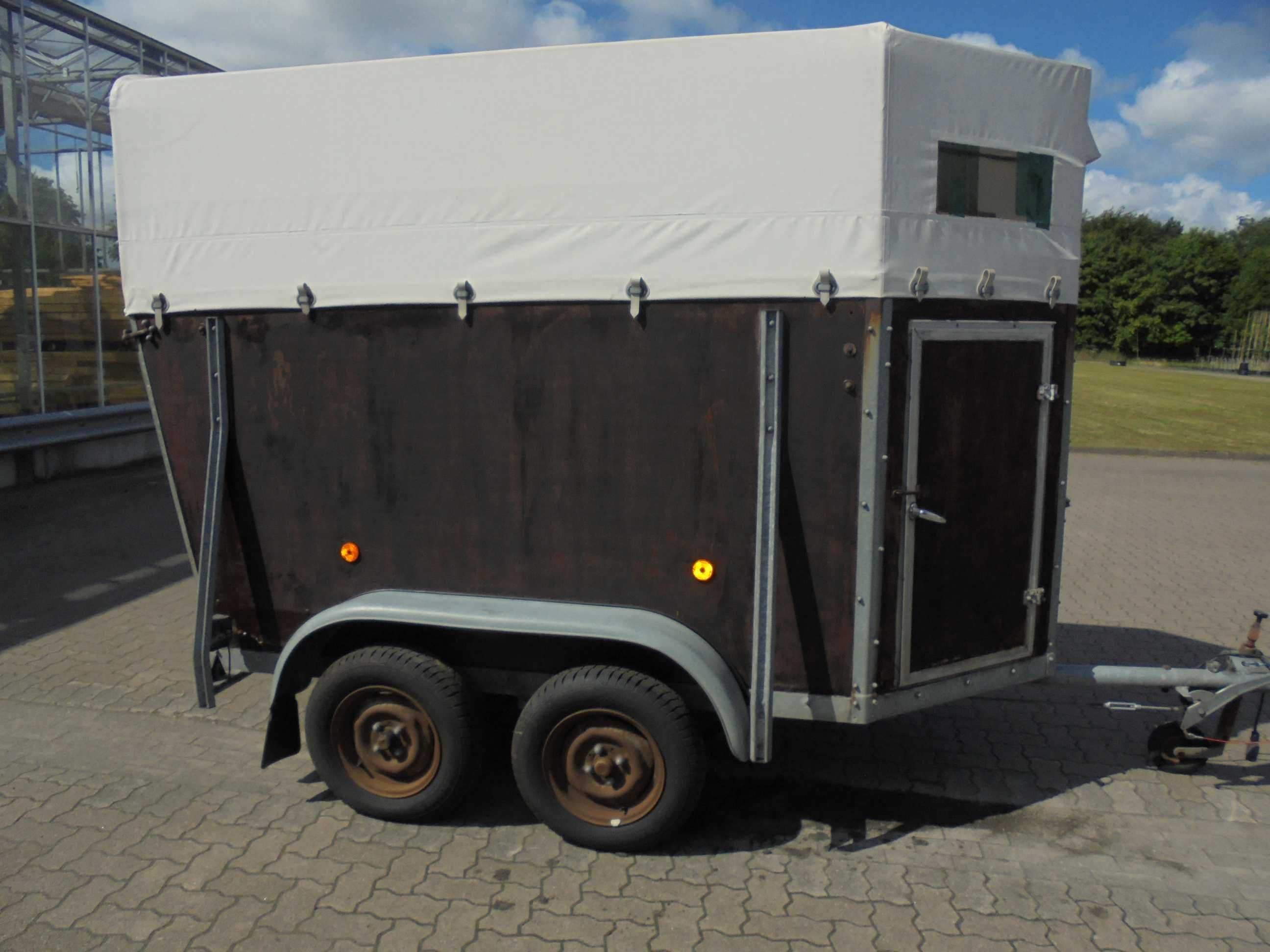 Witam sprzedam Bockannke 1/2 do koni Dmc 1300 kg na kat B