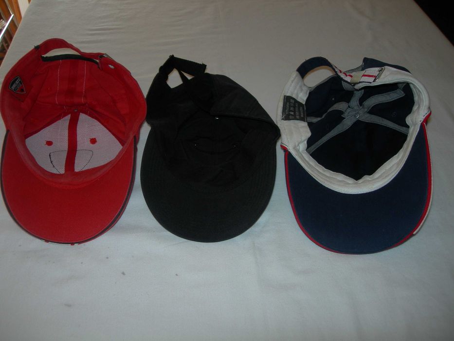 Bonés de pala. Para colocar na cabeça!!