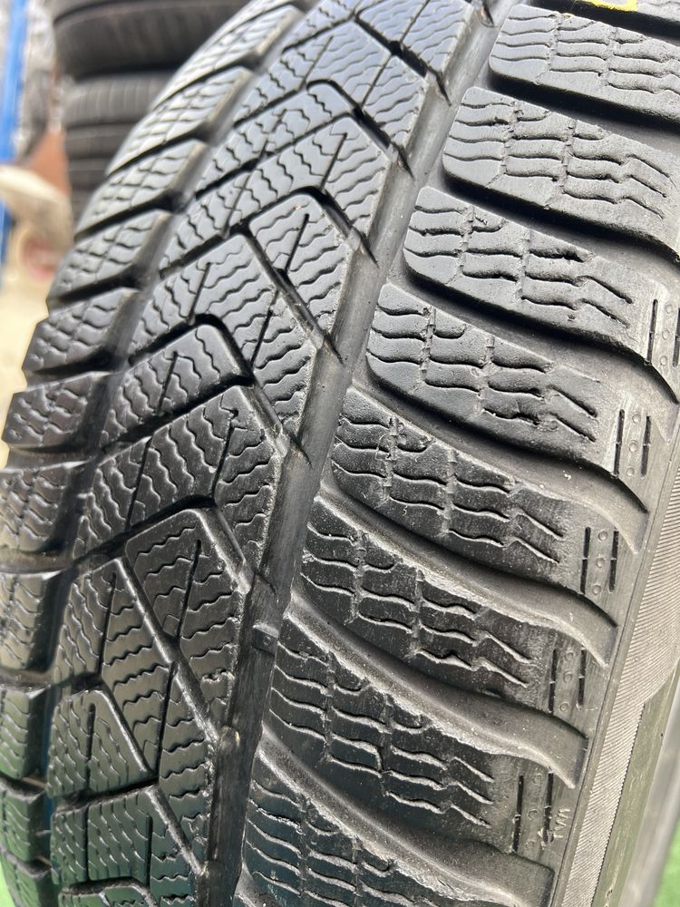 Opona Pirelli 225/55/17 pojedynka