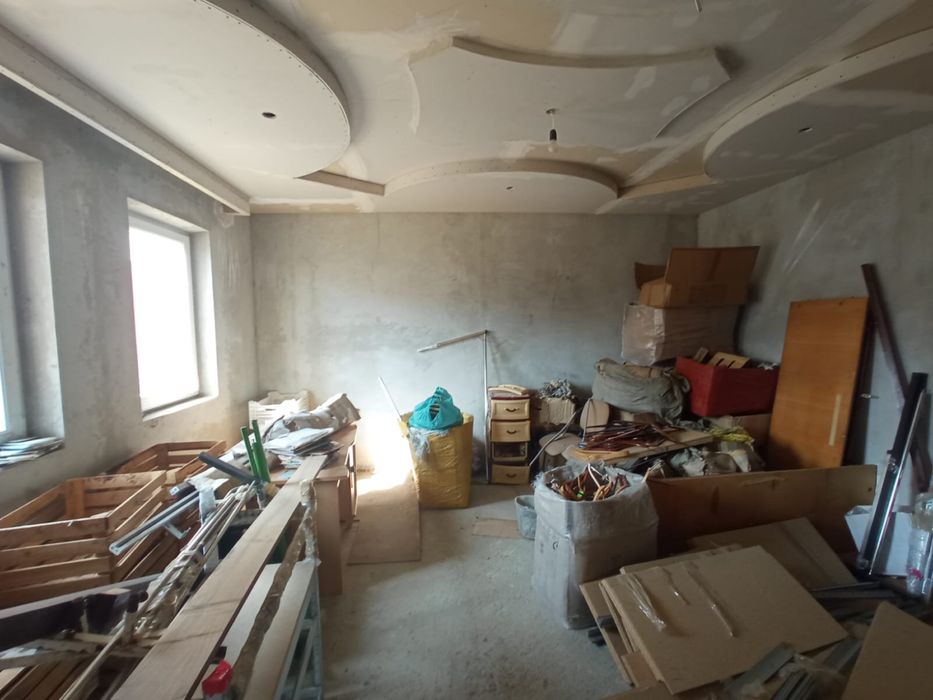 Продається господарство та магазин.