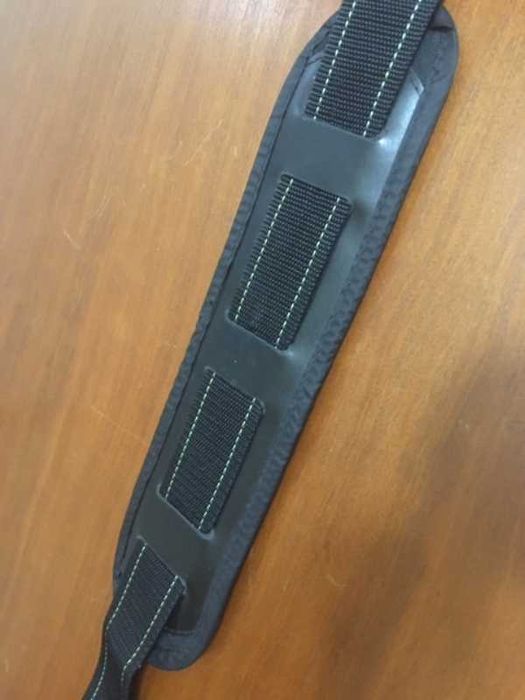 Correia para guitarra com grande almofada de ombro