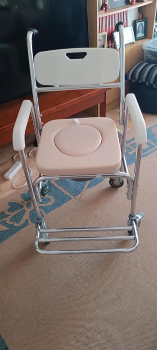 Cadeira de Banho com Rodas