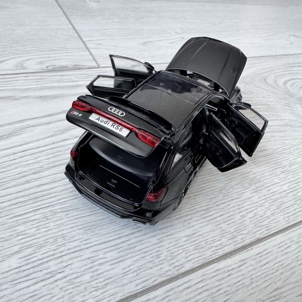 Колекційна модель автомобіля Audi RS6 • 1:32