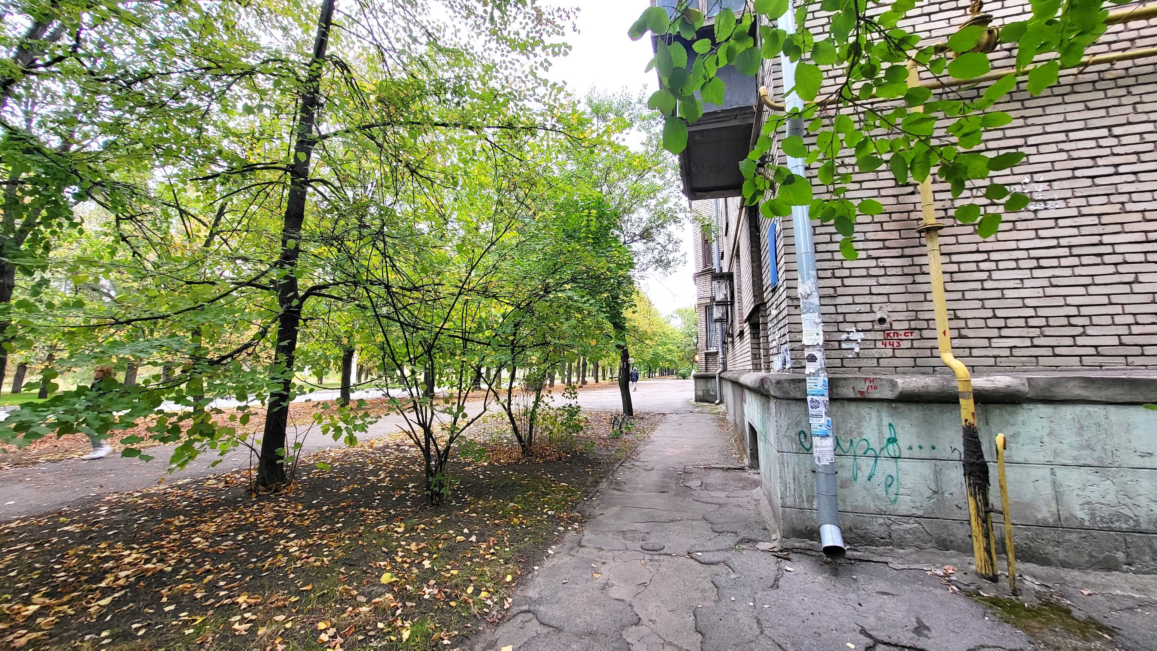 Продаж ПОВНОМЕТРАЖНОЇ 3-х к.кв. вул. Сергія Синенко 1-й поверх.