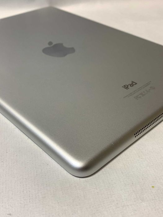 Планшет Apple iPad Air Wi-Fi 128GB White