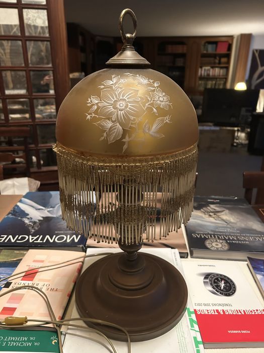 Candeeiro antigo com franjas