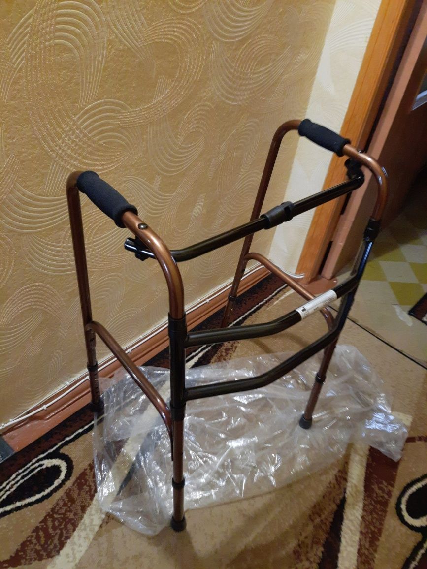 Ходунки для взросхых, новые регулируемые !