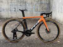 Bicicleta disco Felt AR / Shimano 105 Di2 / Rodas carbono