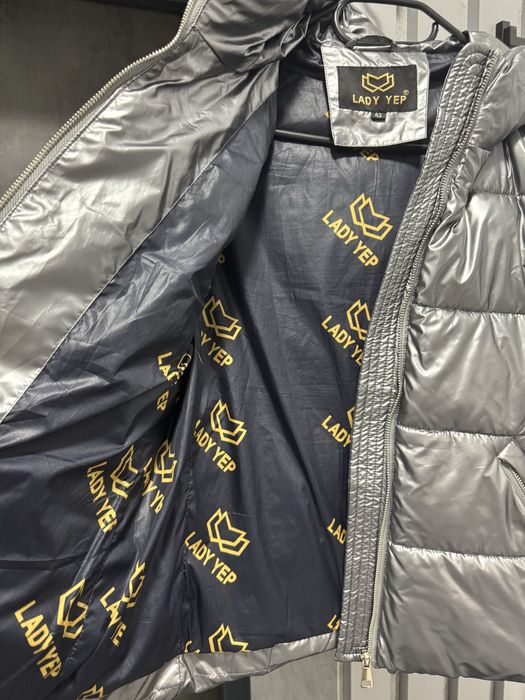 Жіноча курточка демісезонна