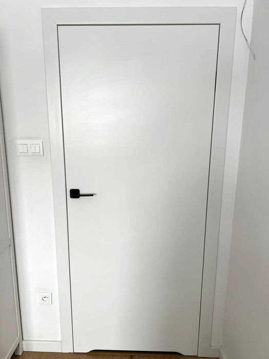 Drzwi i ościeżnice (futryny) wewnętrzne bezprzlgowe białe DRE