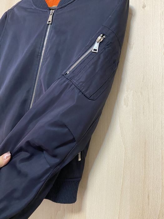 Жіноча куртка-бомбер