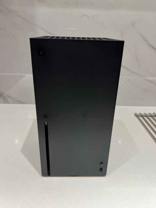 Xbox series X 2tb 2геймпада