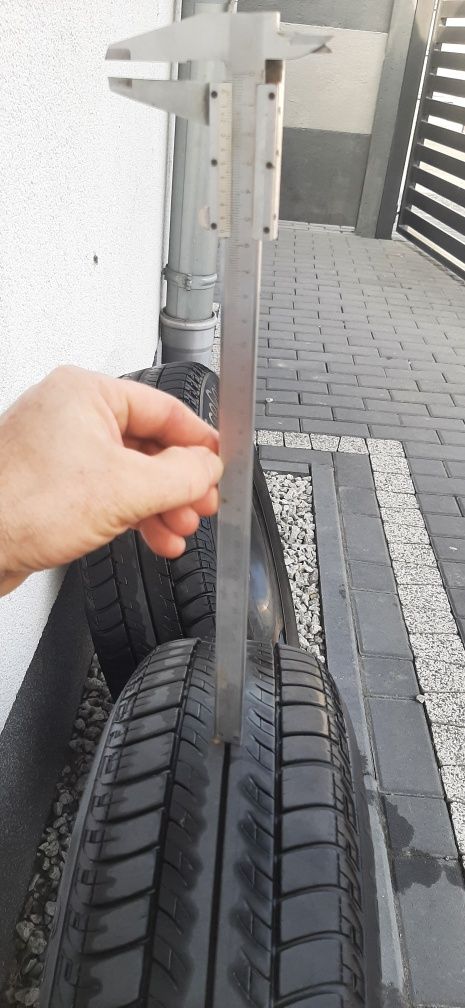Sprzedam dwie opony letnie z felgami 155/80 R13