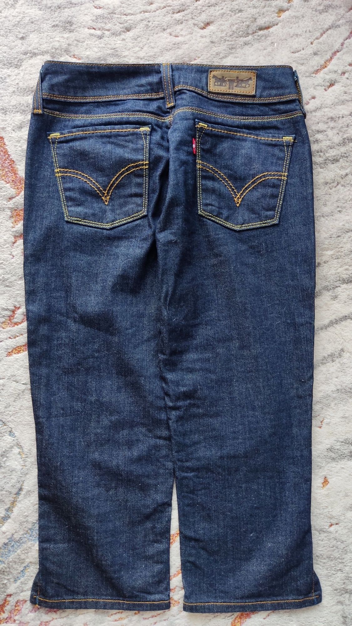 Piękne damskie Levi's y 3/4 długości Pas 76 cm ,stan idealny