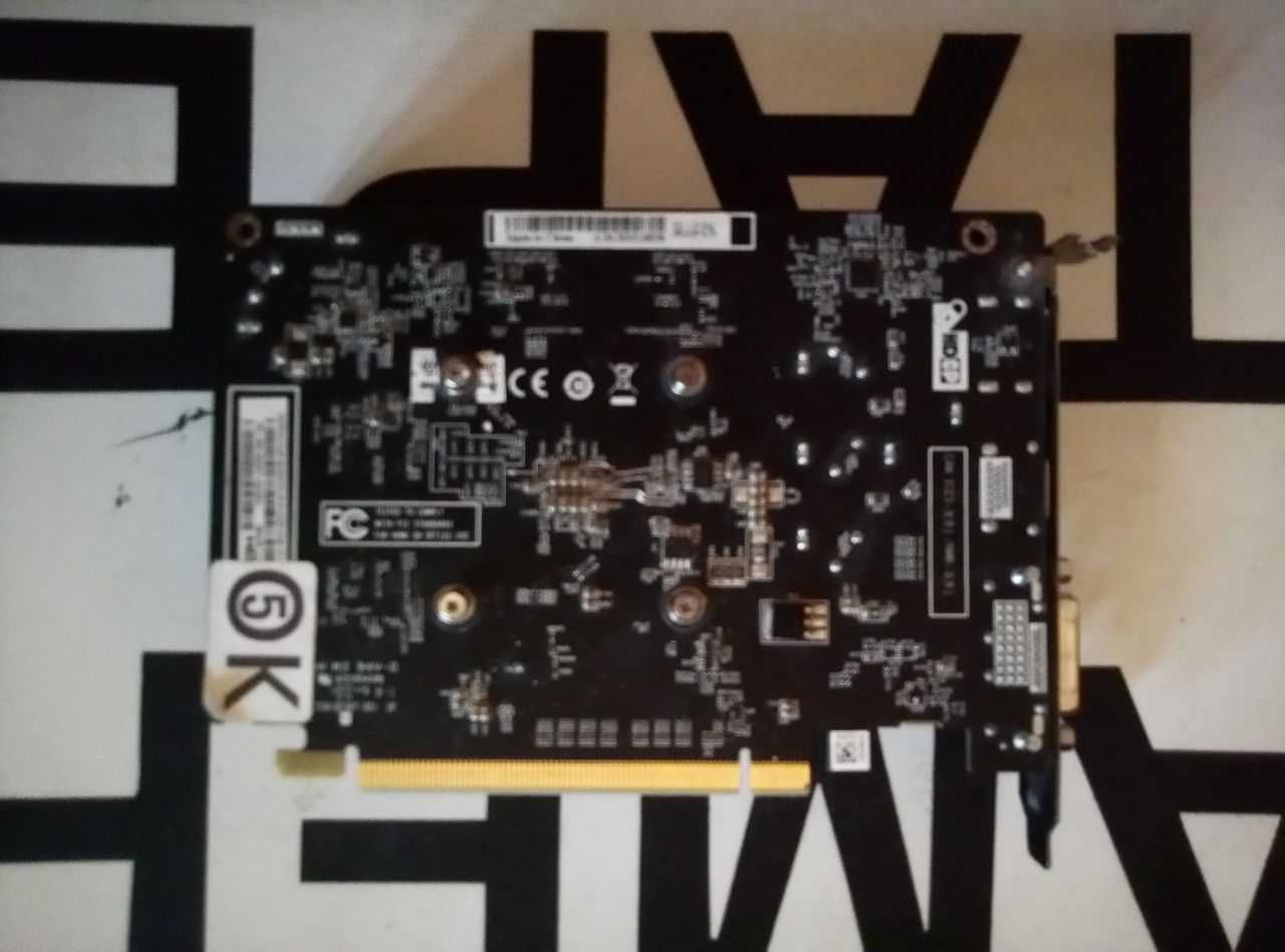 Очень срочно продам видеокарту AMD SAPPHIR PULSE RX 550 TI 4 GB