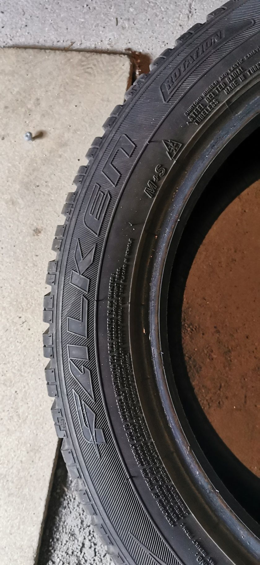 Falken Eurowinter 215/55R17 8mm, dot 4420 komplet