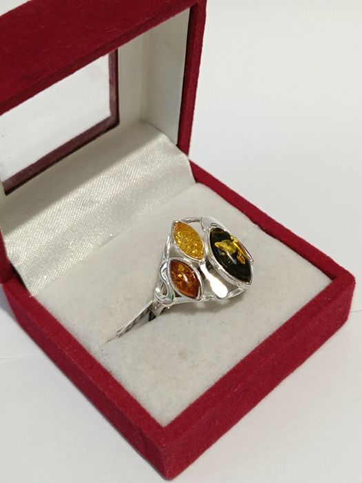 Srebrny pierścionek z kolorowymi bursztynami roz.19, srebro próby 925