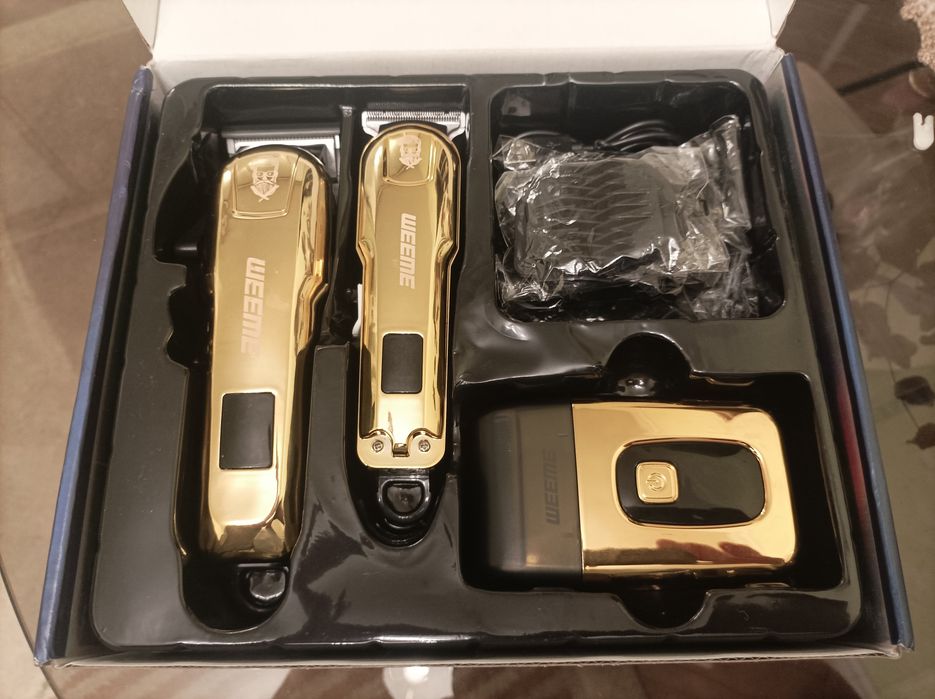 Перукарський набір: машинка для стрижки, тример і шейвер.