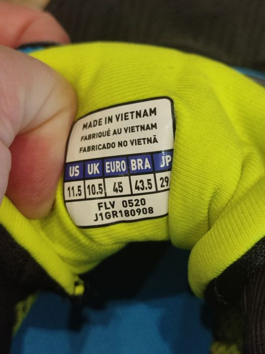 Кросівки чоловічі Mizuno