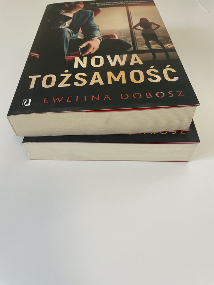 Książki 2 szt Ewelina Dobosz Tożsamość