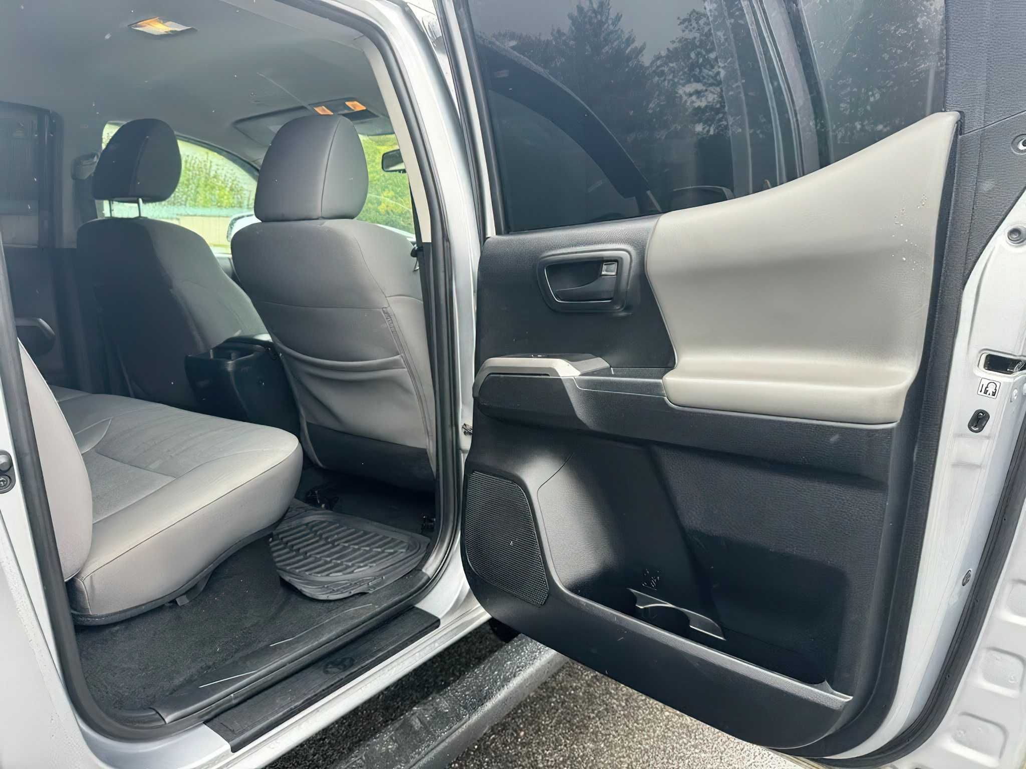 2019 Toyota Tacoma SR5 V6 Double Cab LB 4WD