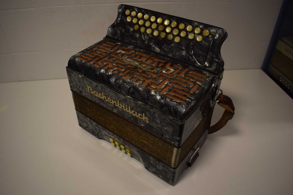 Concertina da Marca Bachenbulach Tel 3 voz