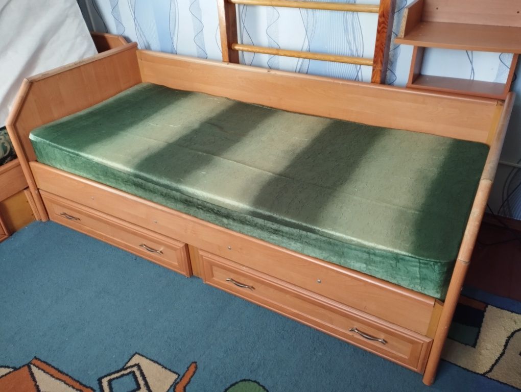 Ліжко з матрасом