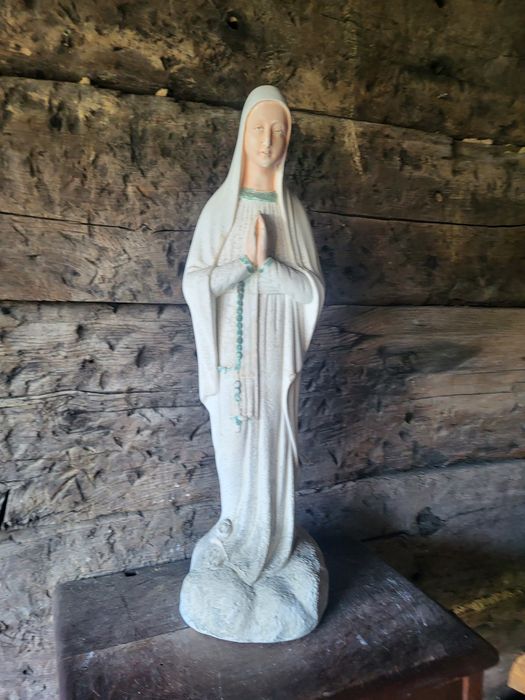 Stara figura Matka Boska Ubogich Maryja z Banneux