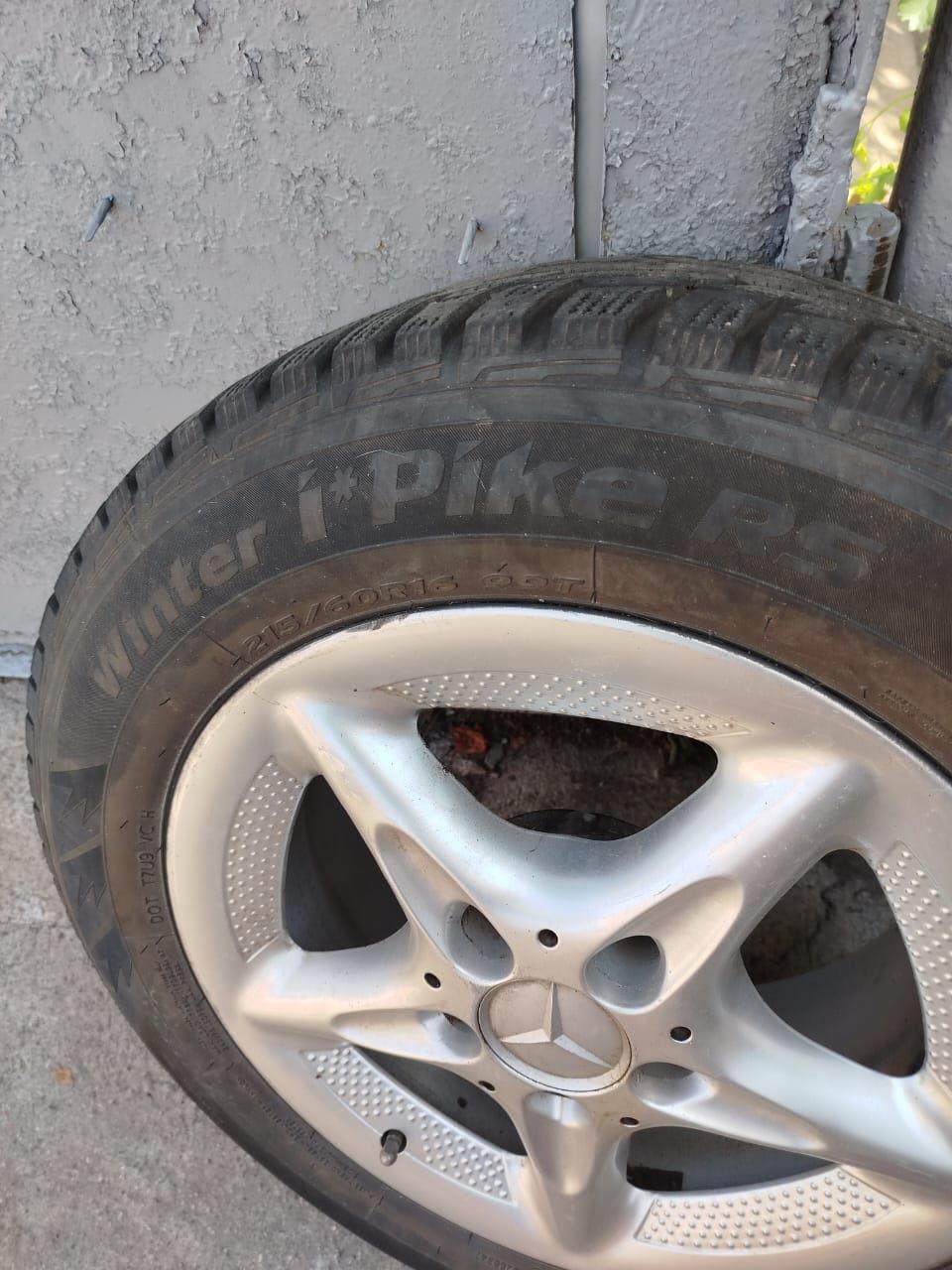 215/60 R16 Продам зимову гуму на легкосплавних дисках