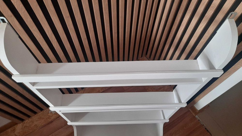 Wisząca półka do pokoju dziecięcego