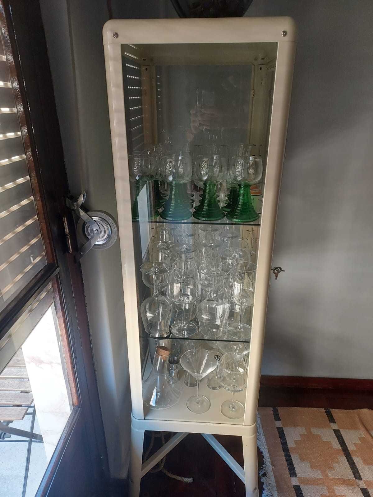 Móvel Vitrine IKEA